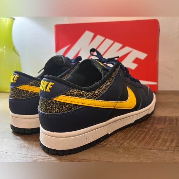 Nike Dunk Low ‘Vintage Michigan’ - Picture 3 of 7